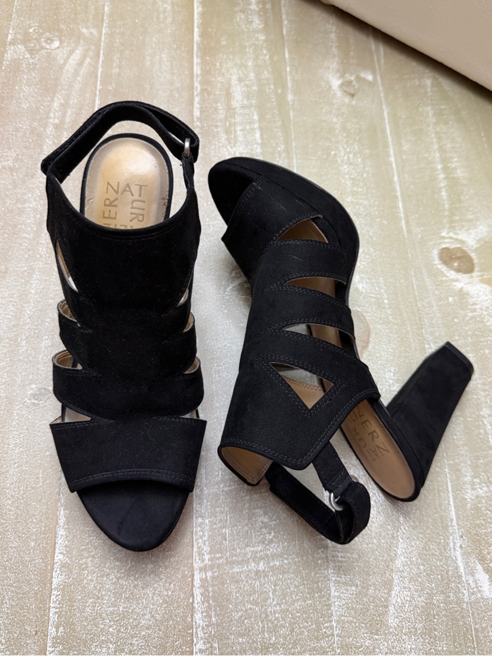 Naturalizer Size 8M Black Suede Platform Heel Sandals